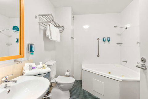 Quality Hotel Dickson - Accommodation NSW 5