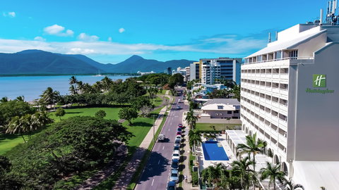 Holiday Inn Cairns Harbourside - Accommodation NSW 0