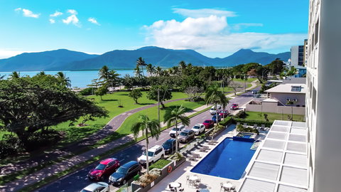 Holiday Inn Cairns Harbourside - Accommodation NSW 1