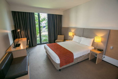Alpha Hotel Eastern Creek - Accommodation NSW 2