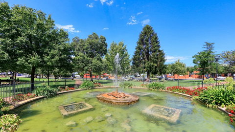 Bushmans Motor Inn - Accommodation NSW 2