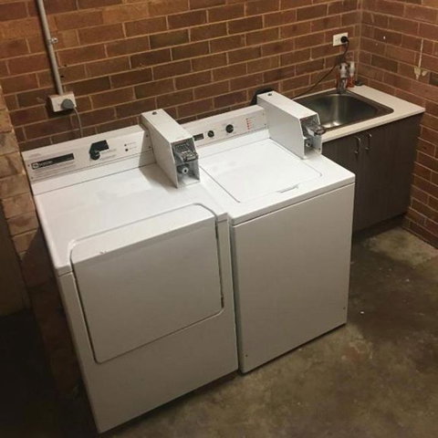 Across Country Motel & Svcd Apts - Accommodation NSW 2