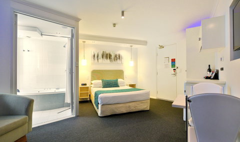 Atlantic Tower Motor Inn - Accommodation NSW 2