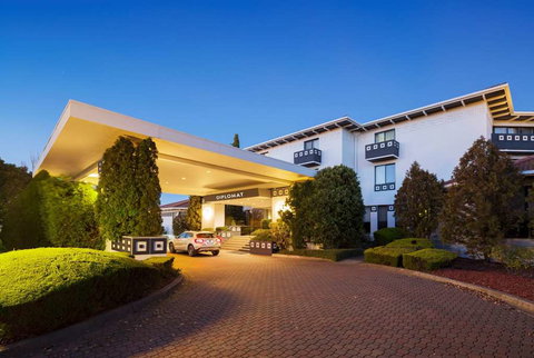 Ramada by Wyndham Diplomat Canberra - Accommodation NSW 0