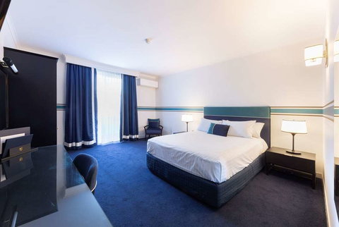 Ramada by Wyndham Diplomat Canberra - Accommodation NSW 3