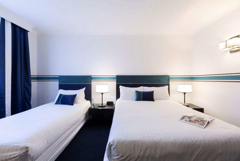 Ramada by Wyndham Diplomat Canberra - Accommodation NSW 5