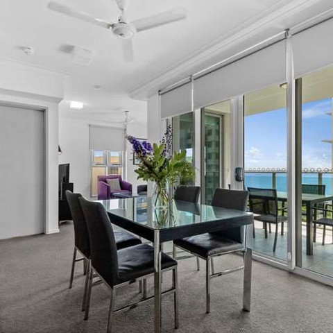 H on Mitchell Apartment Hotel - Accommodation NSW 9