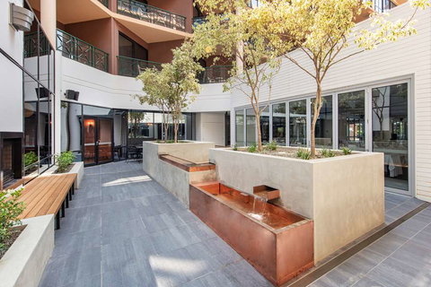 Amora Hotel Riverwalk Melbourne - Accommodation NSW 2