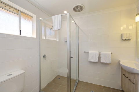 Smart Motels Bert Hinkler - Accommodation NSW 2