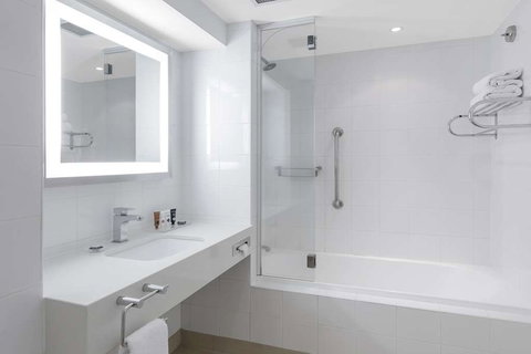 Amora Hotel Brisbane - Accommodation NSW 2