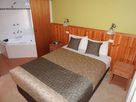 Golden Heritage Motor Inn & Cottages - Accommodation NSW 9