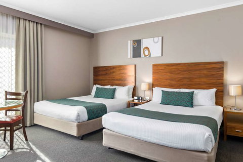 Quality Hotel Dickson - Accommodation NSW 2