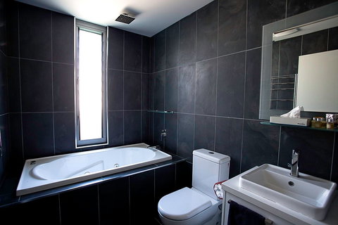 Crown on Darby - Accommodation NSW 7