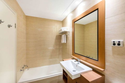 Quality Hotel Ambassador Perth - Accommodation NSW 6