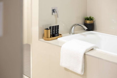 H on Smith Hotel - Accommodation NSW 3