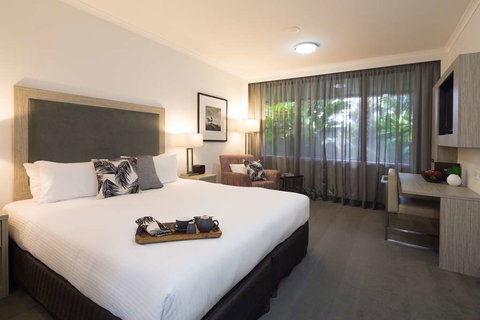 H on Smith Hotel - Accommodation NSW 4