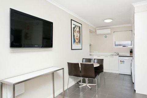 Forrest Hotel & Apartments - Accommodation NSW 2