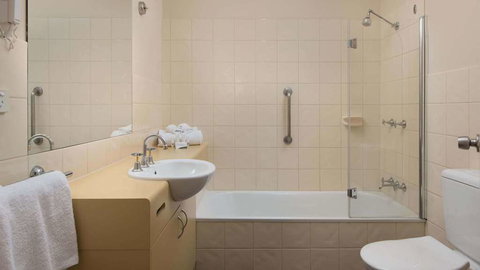 Country Club Villas - Accommodation NSW 3