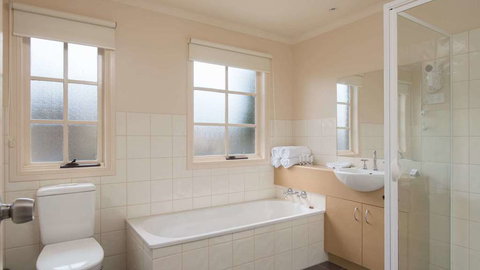 Country Club Villas - Accommodation NSW 4