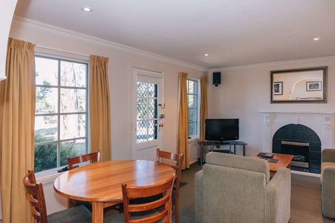 Country Club Villas - Accommodation NSW 14