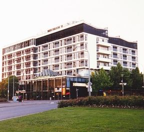 Hotel Adelaide International - Accommodation NSW 0