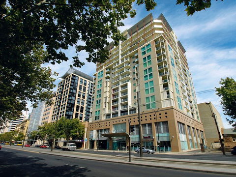 Oaks Embassy - Accommodation NSW 0