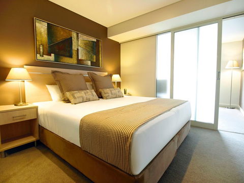 Oaks Embassy - Accommodation NSW 2