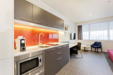 Abode Woden - Accommodation NSW 2