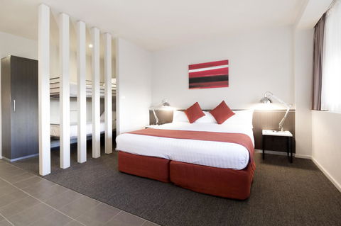 Abode Woden - Accommodation NSW 20