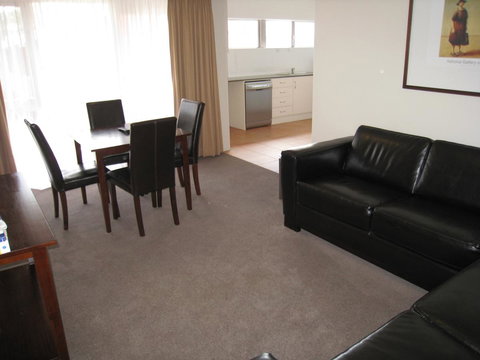 Forrest Hotel & Apartments - Accommodation NSW 14