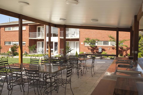 Forrest Hotel & Apartments - Accommodation NSW 11