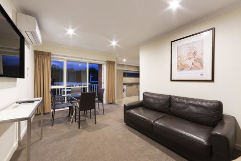 Forrest Hotel & Apartments - Accommodation NSW 13