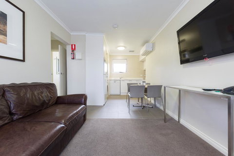 Forrest Hotel & Apartments - Accommodation NSW 2