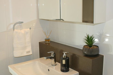 Modern Executive Apt@Barton*1BR*WiFi*Gym*Secure Parking*Canberra - Accommodation NSW 3