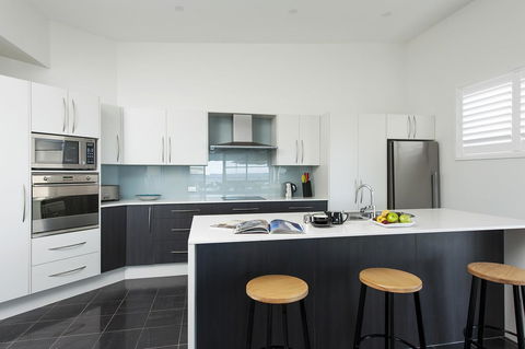 Mollymook Beachfront Penthouse 9 - Accommodation NSW 4