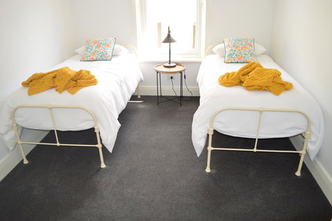 Two Cow Cottage Bed & Breakfast - Accommodation NSW 20