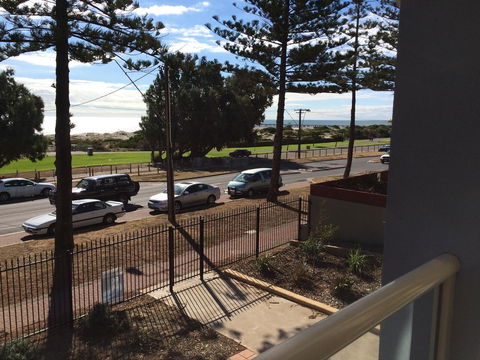 Adelaide - Semaphore Beach Front - Accommodation NSW 27