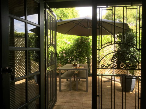 Wine And Roses Bed And Breakfast - Accommodation NSW 4