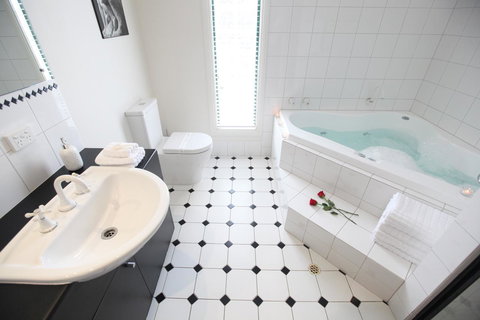 Wine And Roses Bed And Breakfast - Accommodation NSW 11