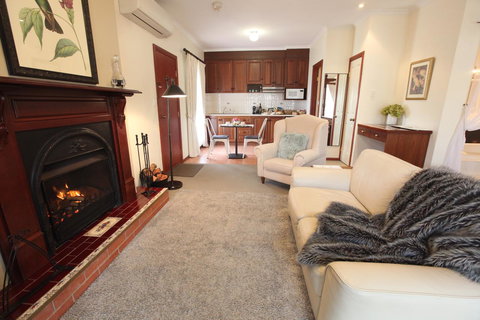 Wine And Roses Bed And Breakfast - Accommodation NSW 16