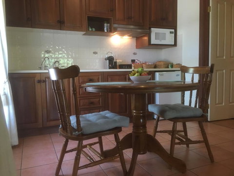 Wine And Roses Bed And Breakfast - Accommodation NSW 2