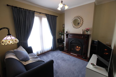 Wine And Roses Bed And Breakfast - Accommodation NSW 21