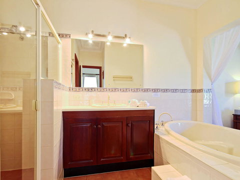 Wine And Roses Bed And Breakfast - Accommodation NSW 18