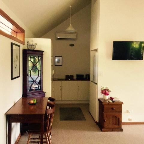 STUDIO ECHUNGA Adelaide Hills - Accommodation NSW 9