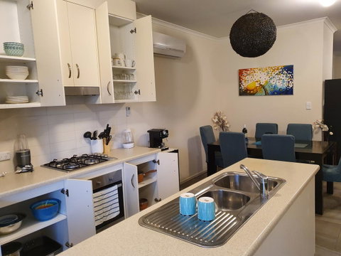 Explore Adelaide, Gawler, The Barossa And Clare Valleys All-in-one - Accommodation NSW 7