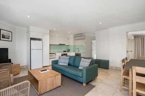 Bayview Beachfront Apartments, In Town Right On The Beach - Accommodation NSW 41