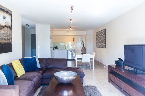 Bayview Beachfront Apartments, In Town Right On The Beach - Accommodation NSW 43