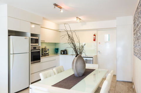 Bayview Beachfront Apartments, In Town Right On The Beach - Accommodation NSW 42