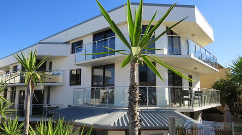 Bayview Beachfront Apartments, In Town Right On The Beach - Accommodation NSW 14