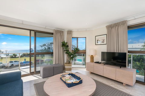 Bayview Beachfront Apartments, In Town Right On The Beach - Accommodation NSW 36